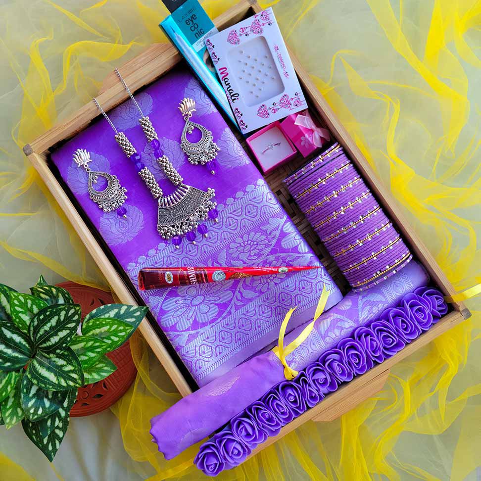 চমৎকার সাজে প্রিয়জন