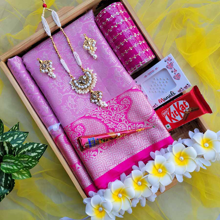 চমৎকার সাজে প্রিয়তমা