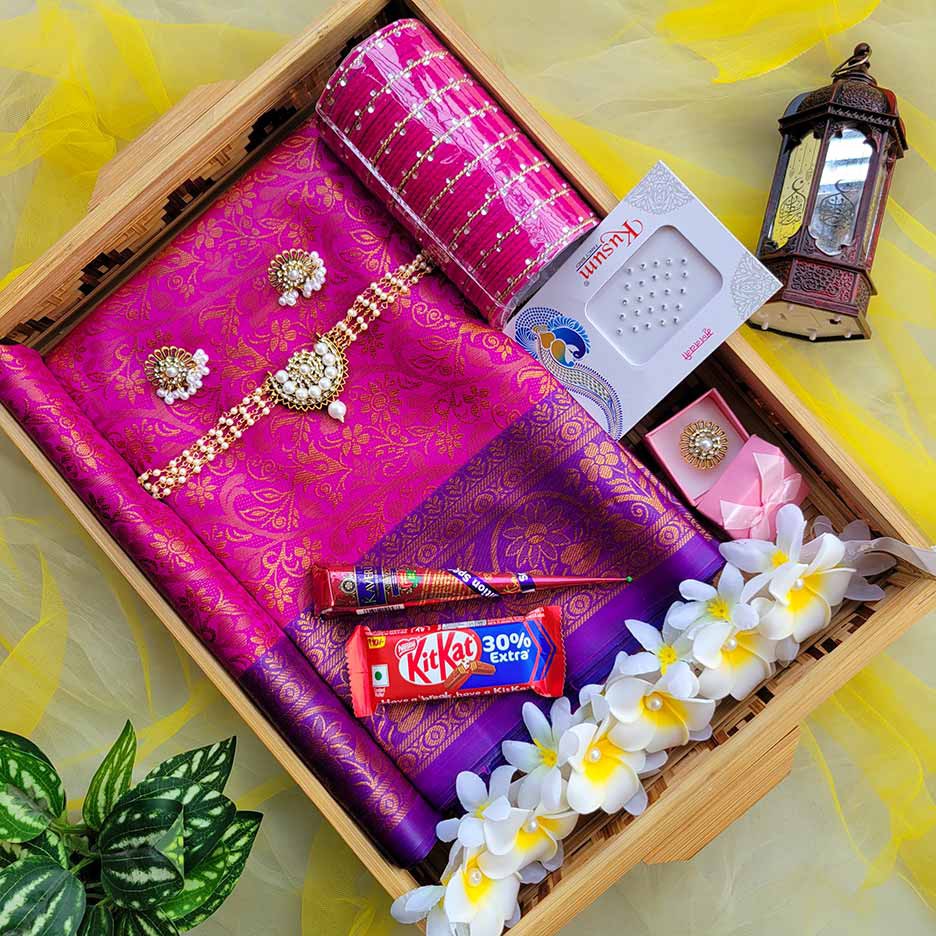 রঙিন সাজে প্রিয়জন